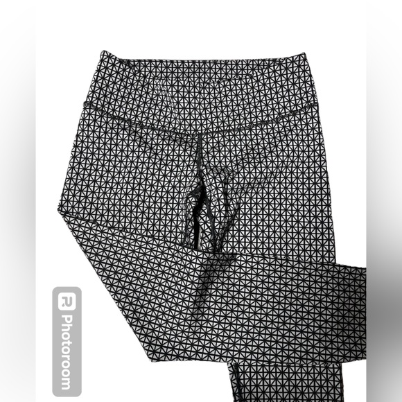 SOLD Lululemon Wunder Under Legging in Tri Geo Silver Spoon Black Size 6 - Picture 3 of 9